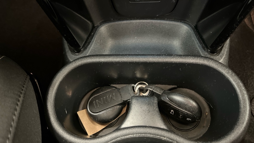 MINI HATCHBACK 2 keys