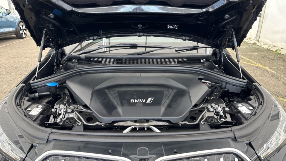 BMW iX1 Image 16