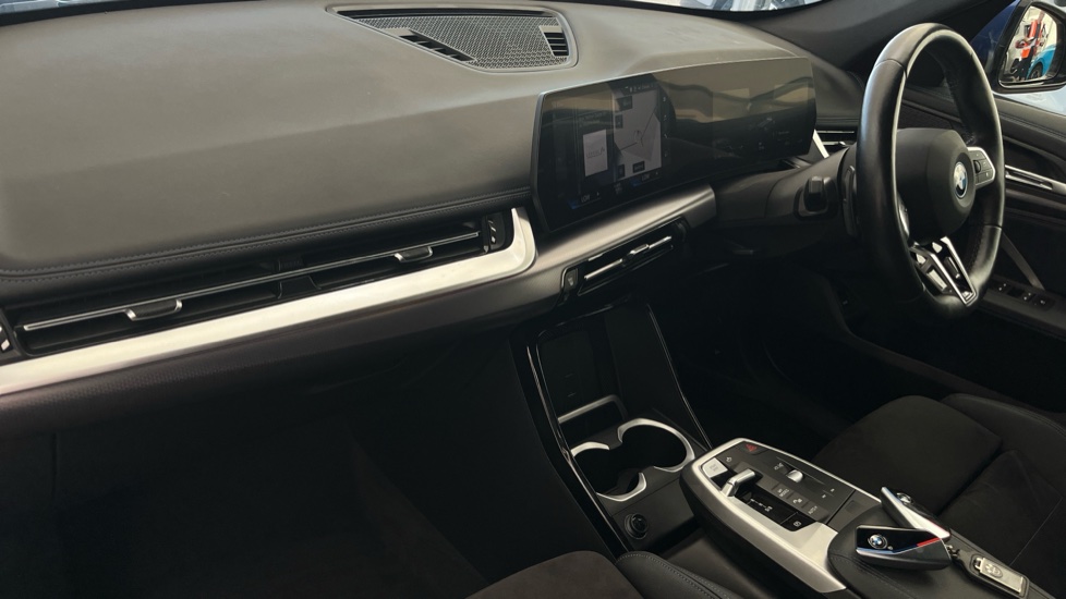 BMW iX1 Image 10