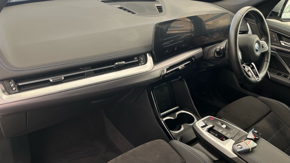 BMW iX1 Image 10