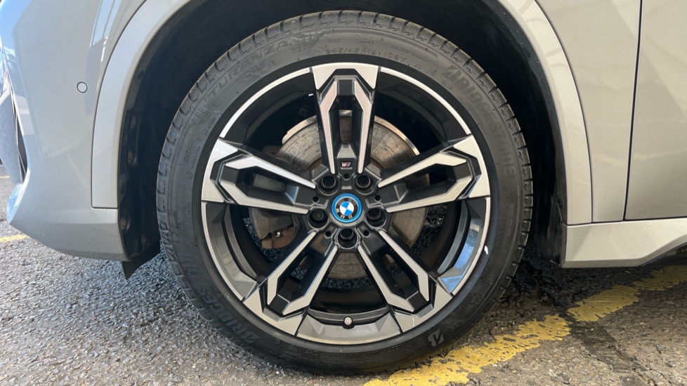 BMW iX1 Image 17