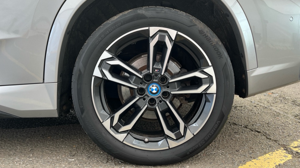 BMW iX1 Image 18