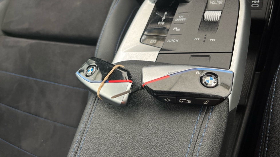 BMW iX1 2 keys available