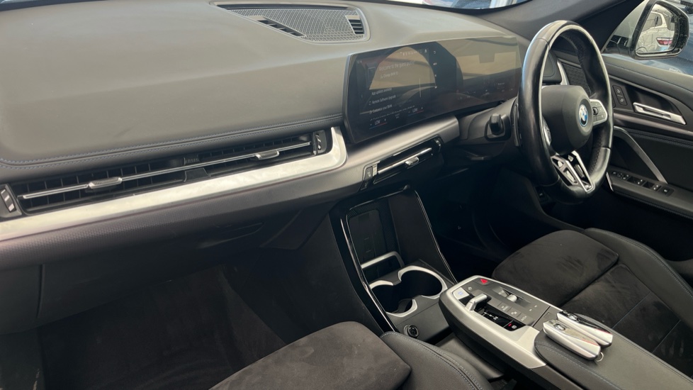 BMW iX1 Image 10