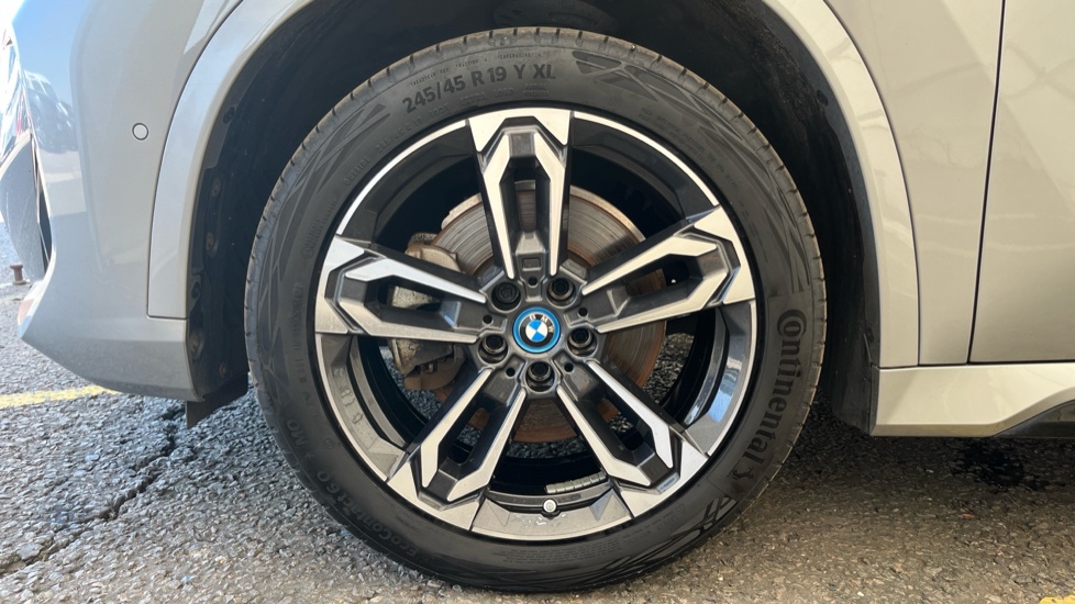 BMW iX1 Image 17