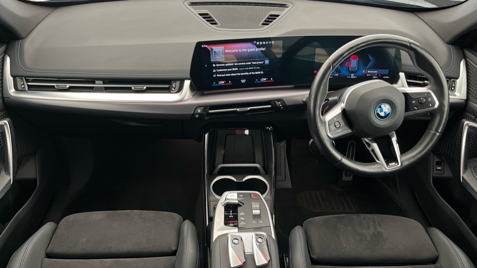 BMW iX1 Image 11