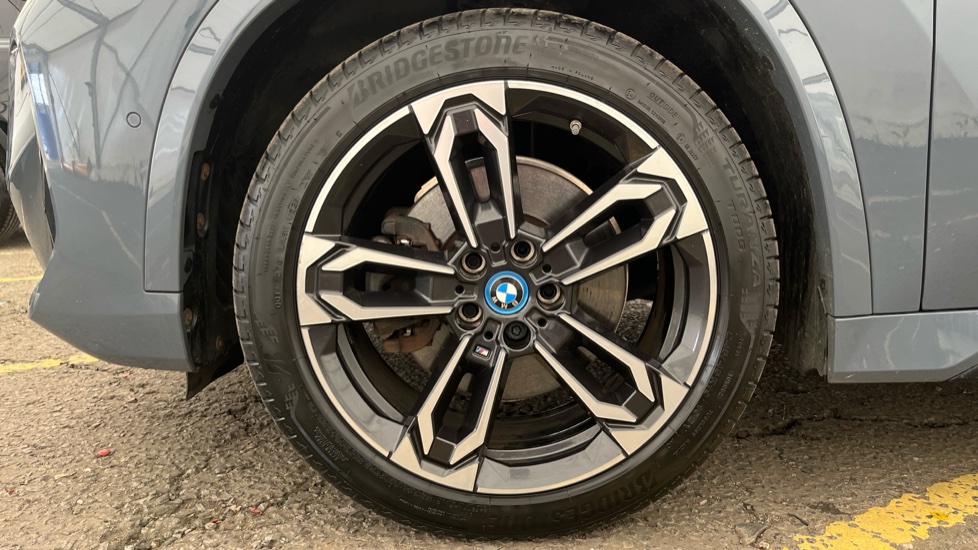 BMW iX1 Image 17