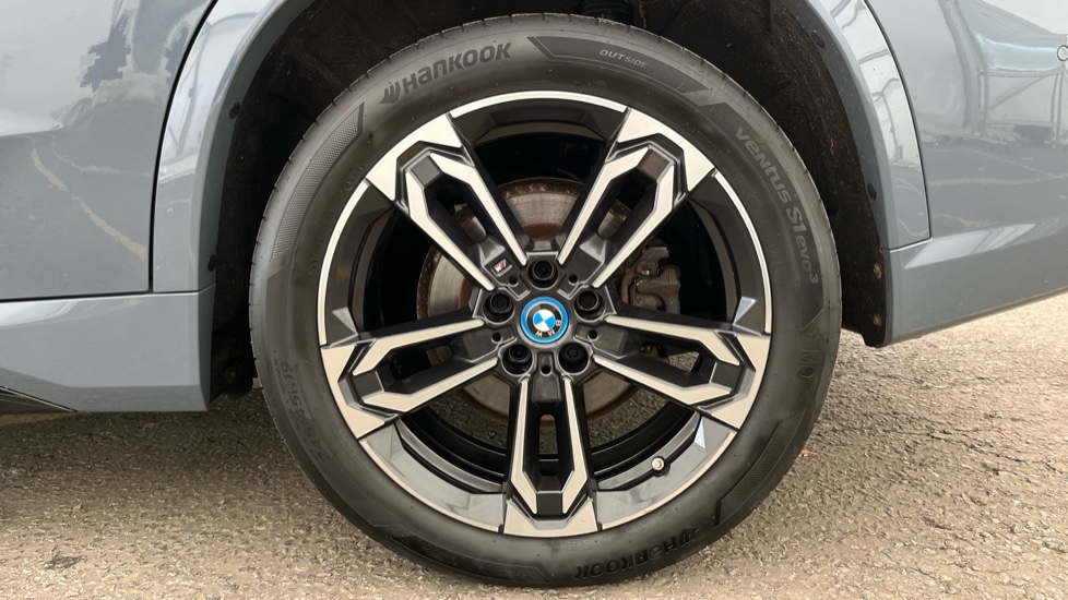 BMW iX1 Image 18