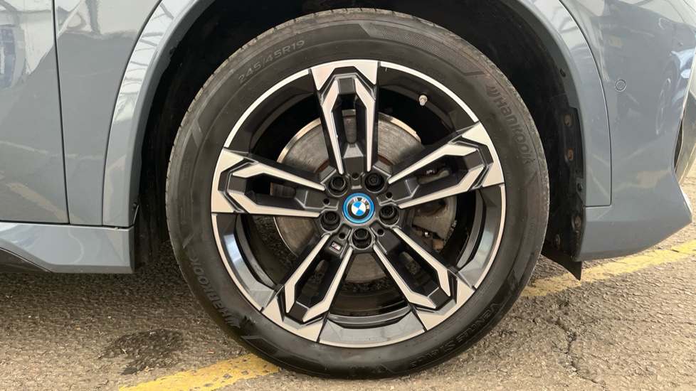 BMW iX1 Image 20