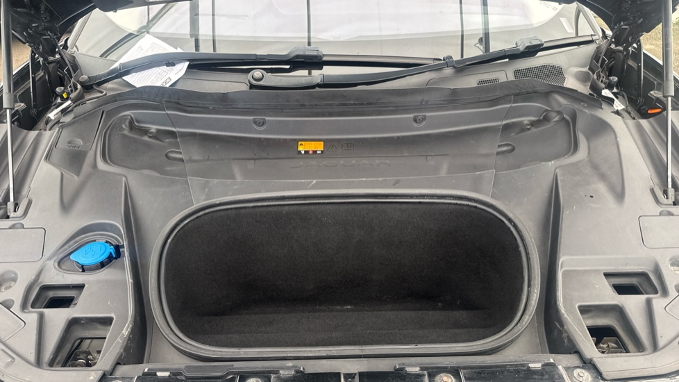 JAGUAR I-PACE Image 16