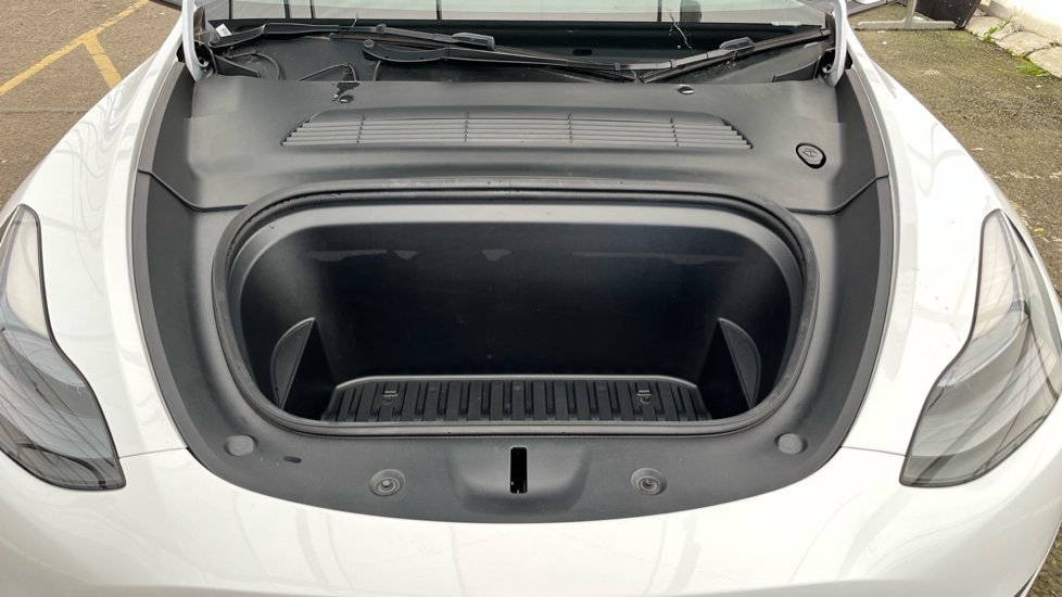 TESLA MODEL Y Image 16