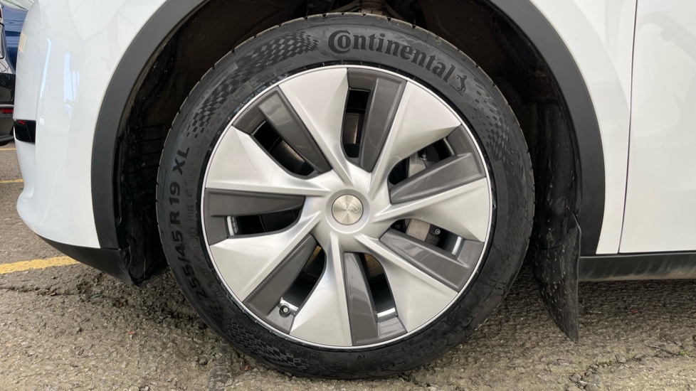 TESLA MODEL Y Image 17
