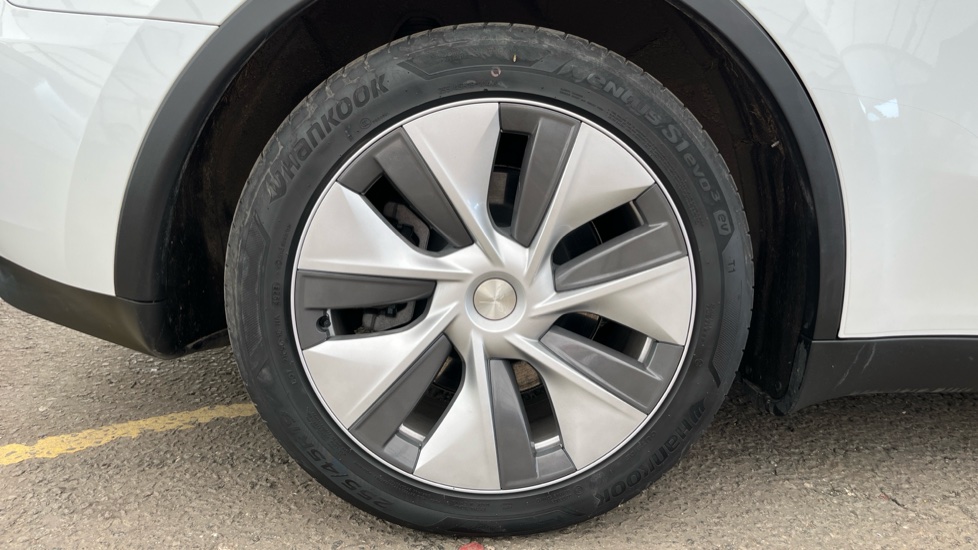 TESLA MODEL Y Image 19