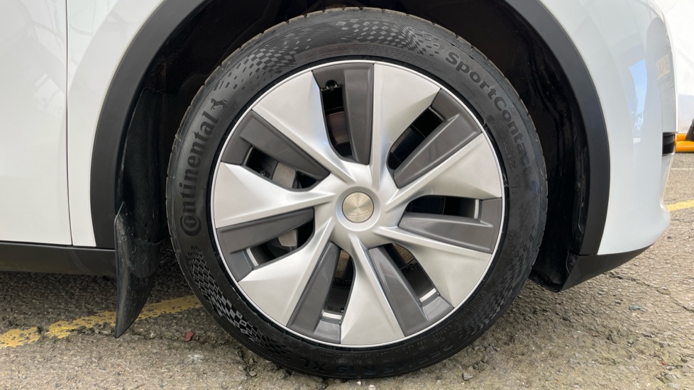 TESLA MODEL Y Image 20