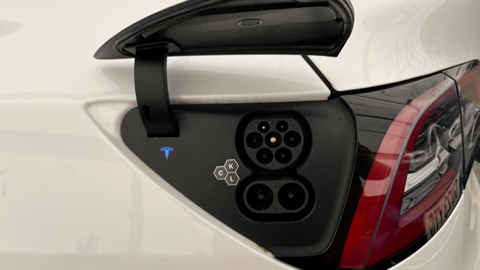 TESLA MODEL Y Image 21