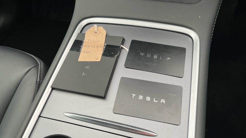 TESLA MODEL Y 2 keys available