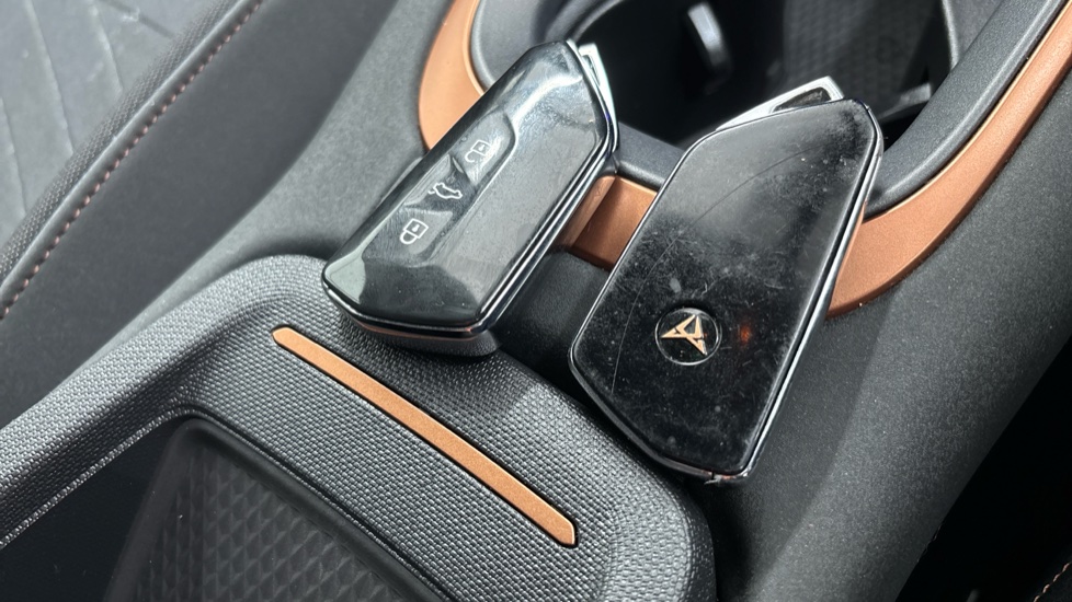 CUPRA BORN 2 keys