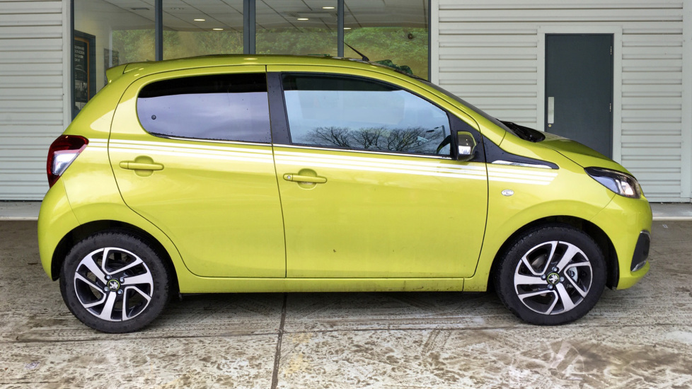 Used Peugeot 108 Hatchback 1.0 Collection 5dr Manual Green LF68CGY